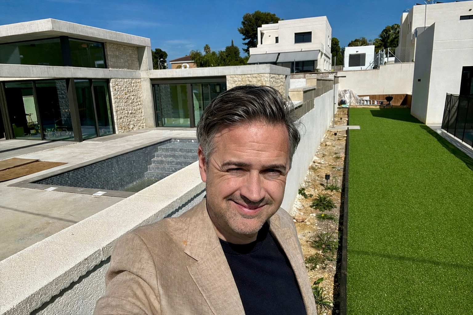 Tom voor een Spaans huis